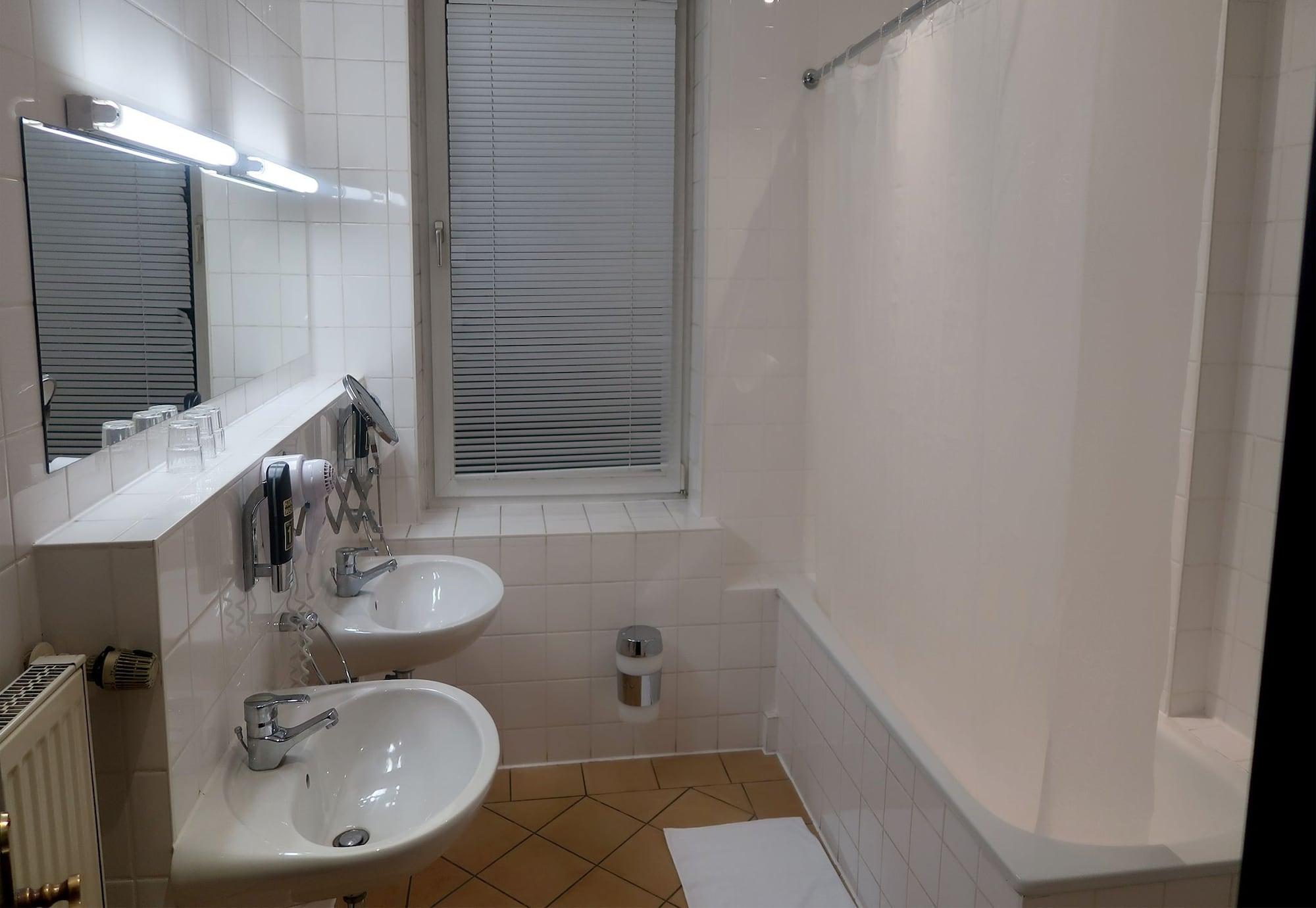 Hotel Adler Leipzig Extérieur photo